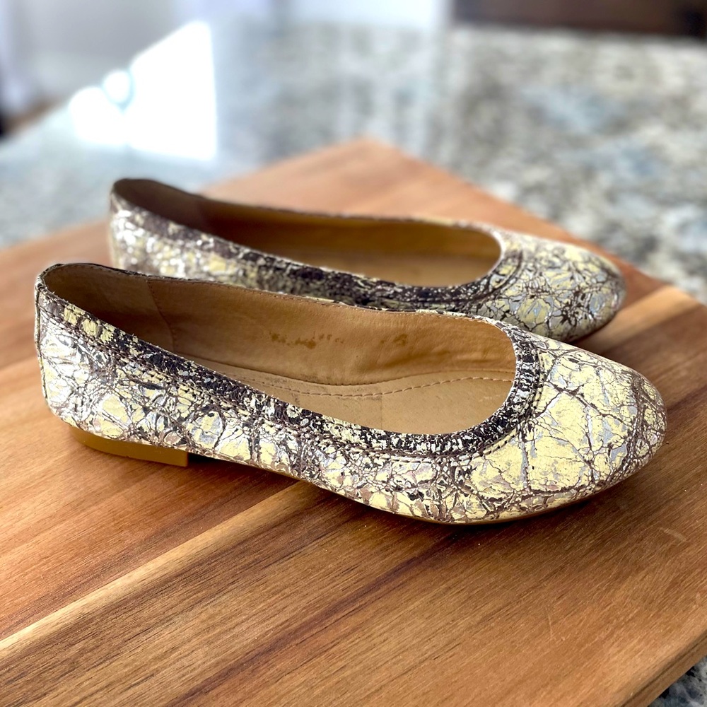 Frye Carson Crackle leather flats